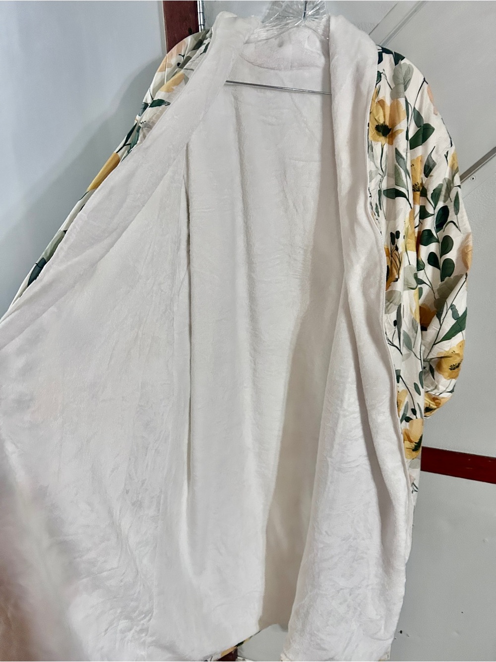 Hooded Sherpa Robe - Yellow Floral Print - Picture 4 of 9